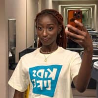 Sitter Profile Image: isabel a.