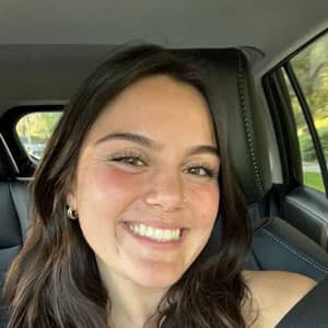 Sitter Profile Image: Isabella S.