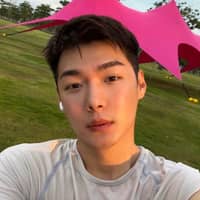 Sitter Profile Image: eric y.