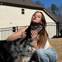 Sitter Profile Image: Laura E.