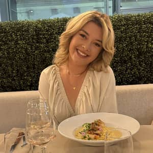 Sitter Profile Image: Laura S.