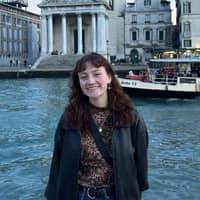 Sitter Profile Image: Isabella S.