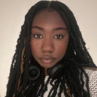 Sitter Profile Image: Ariane V.