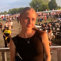 Sitter Profile Image: Isabella S.