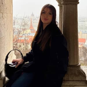 Sitter Profile Image: Louann L.