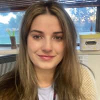 Sitter Profile Image: Olivia V.