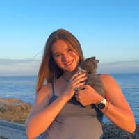 Sitter Profile Image: Evelyn R.