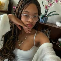 Sitter Profile Image: Olivia V.