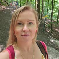 Sitter Profile Image: Julia D.