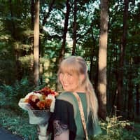 Sitter Profile Image: Flora H.