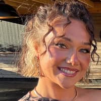 Sitter Profile Image: Holly R.