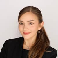 Sitter Profile Image: Isabella S.