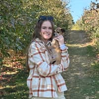 Sitter Profile Image: Isabella K.