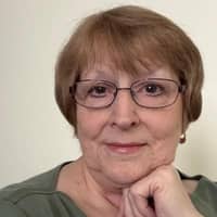 Sitter Profile Image: Laura F.