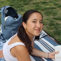 Sitter Profile Image: Olivia V.