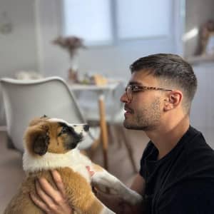 Sitter Profile Image: Damián A.