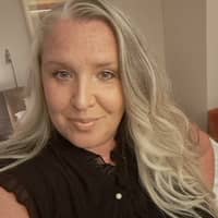 Sitter Profile Image: April W.