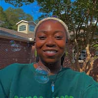 Sitter Profile Image: Elle S.