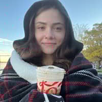 Sitter Profile Image: Summer W.