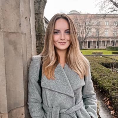 Sitter Profile Image: Naomi K.