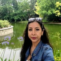 Sitter Profile Image: Leslie M.