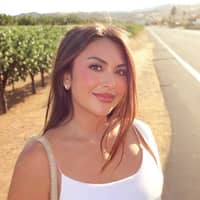 Sitter Profile Image: Larissa F.