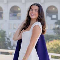 Sitter Profile Image: Isabella L.