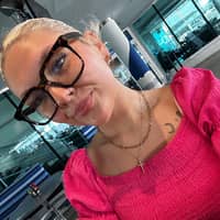 Sitter Profile Image: victoria l.