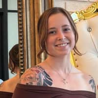 Sitter Profile Image: paris f.