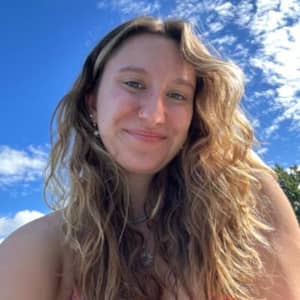 Sitter Profile Image: siena y.