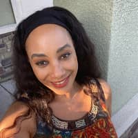 Sitter Profile Image: Caperulita N.