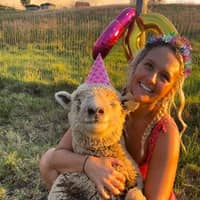 Sitter Profile Image: Emilia S.