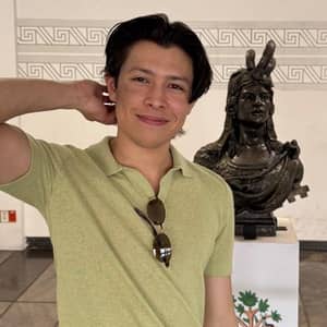 Sitter Profile Image: Luis Daniel R.