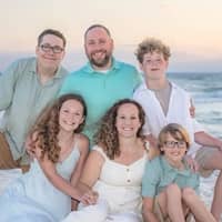 Sitter Profile Image: Ashley & Raymond S.
