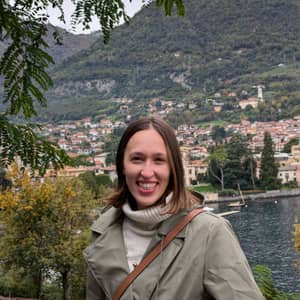 Sitter Profile Image: Lara S.