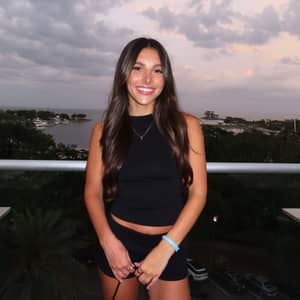 Sitter Profile Image: Leah C.