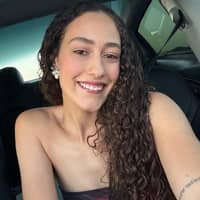 Sitter Profile Image: Yasmim C.