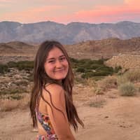 Sitter Profile Image: Isabella H.