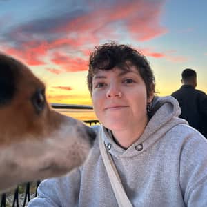 Sitter Profile Image: Laura L.