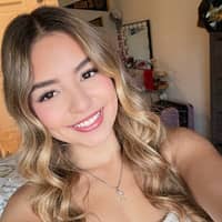 Sitter Profile Image: Leah R.