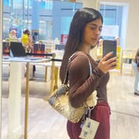 Sitter Profile Image: Elisa C.