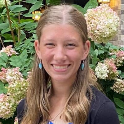 Sitter Profile Image: Isabella W.