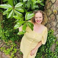 Sitter Profile Image: Leslie P.