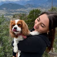 Sitter Profile Image: Hayley H.