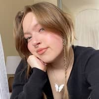 Sitter Profile Image: Isabella H.