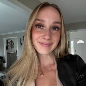 Sitter Profile Image: Alaska B.