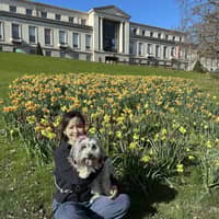 Sitter Profile Image: Shuk Han N.