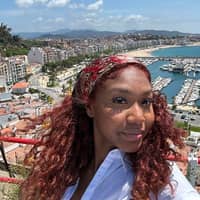 Sitter Profile Image: Isis E.