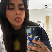 Sitter Profile Image: isabela a.