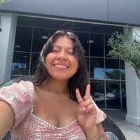 Sitter Profile Image: Leslie C.